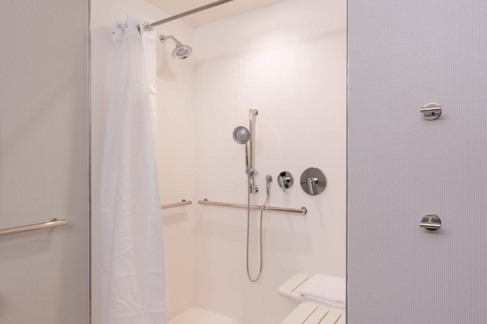 ทาวน์เพลซ สวีท บาย แมริออท เทาซันด์ โอ๊ค อาเกอร่าฮิลล์ Hotel อากอราฮิลส์ ภายนอก รูปภาพ